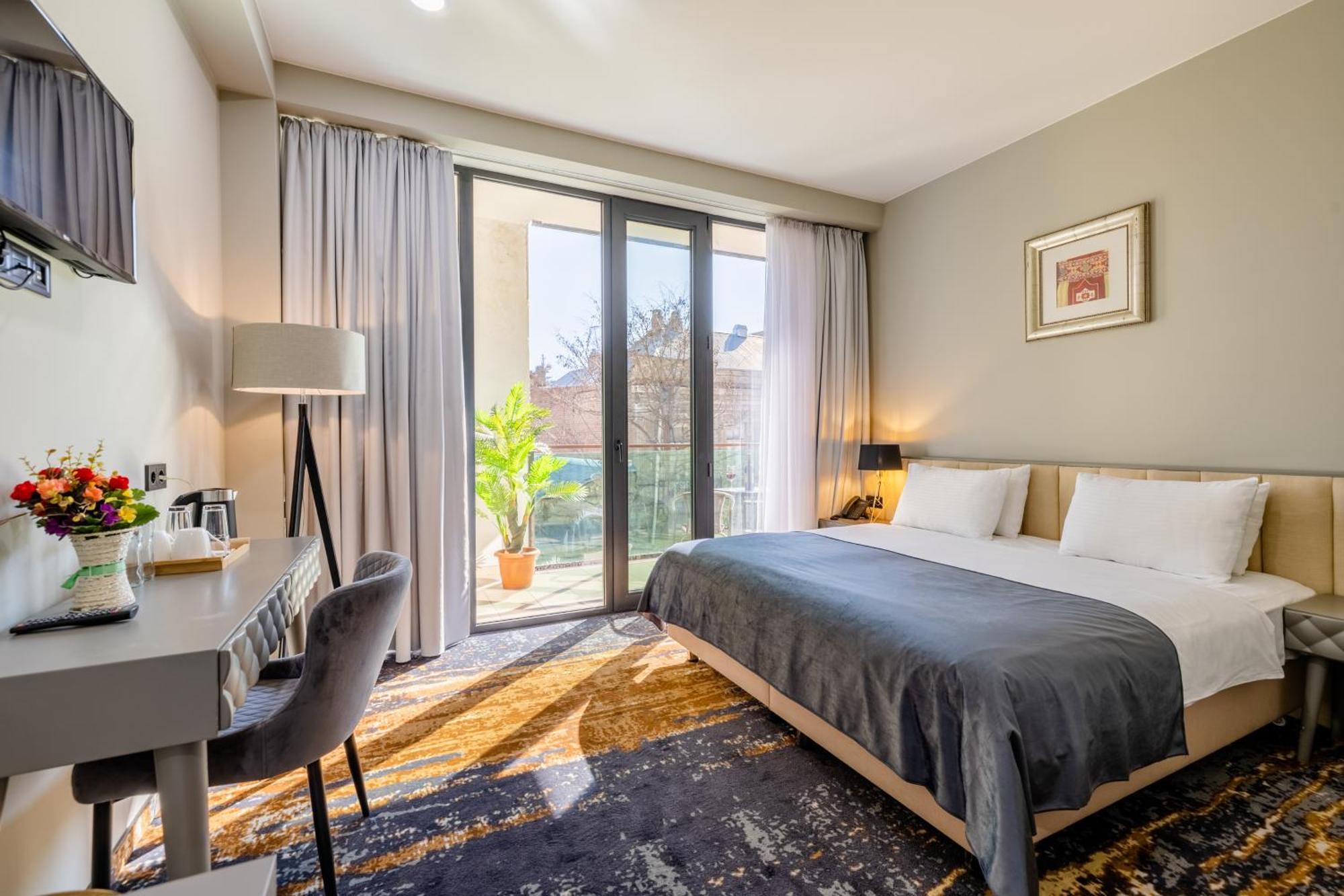 Brosse Garden Hotel Tbilisi Buitenkant foto