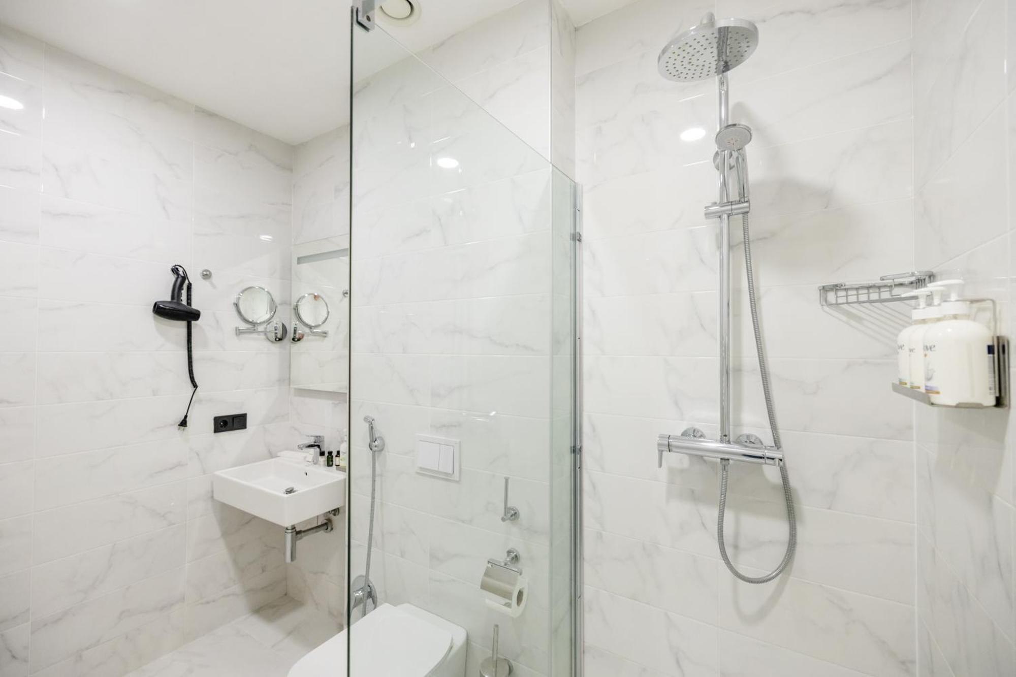 Brosse Garden Hotel Tbilisi Buitenkant foto