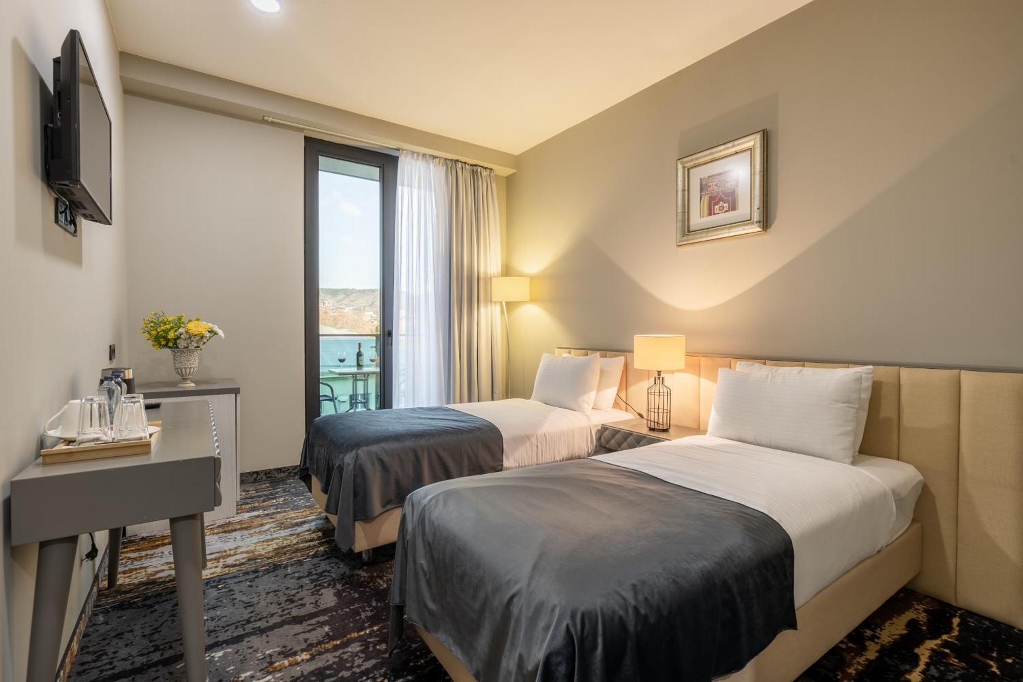 Brosse Garden Hotel Tbilisi Buitenkant foto