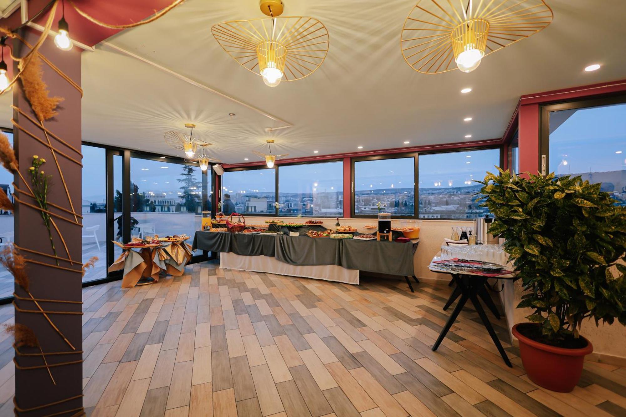Brosse Garden Hotel Tbilisi Buitenkant foto